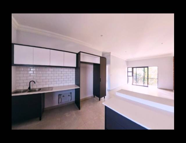 3 BEDROOM APARTMENT FOR SALE IN BRYANSTON